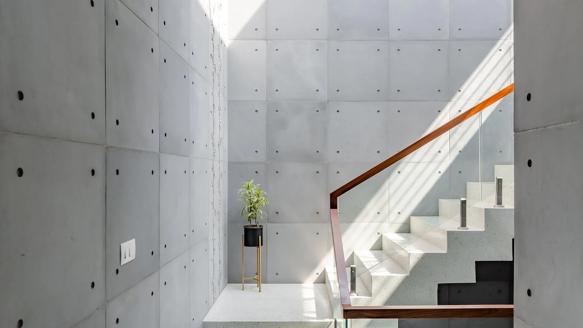 بتن اکسپوز در نمای ساختمان  ویژگی‌ها، مزایا و تکنیک‌ اجرا