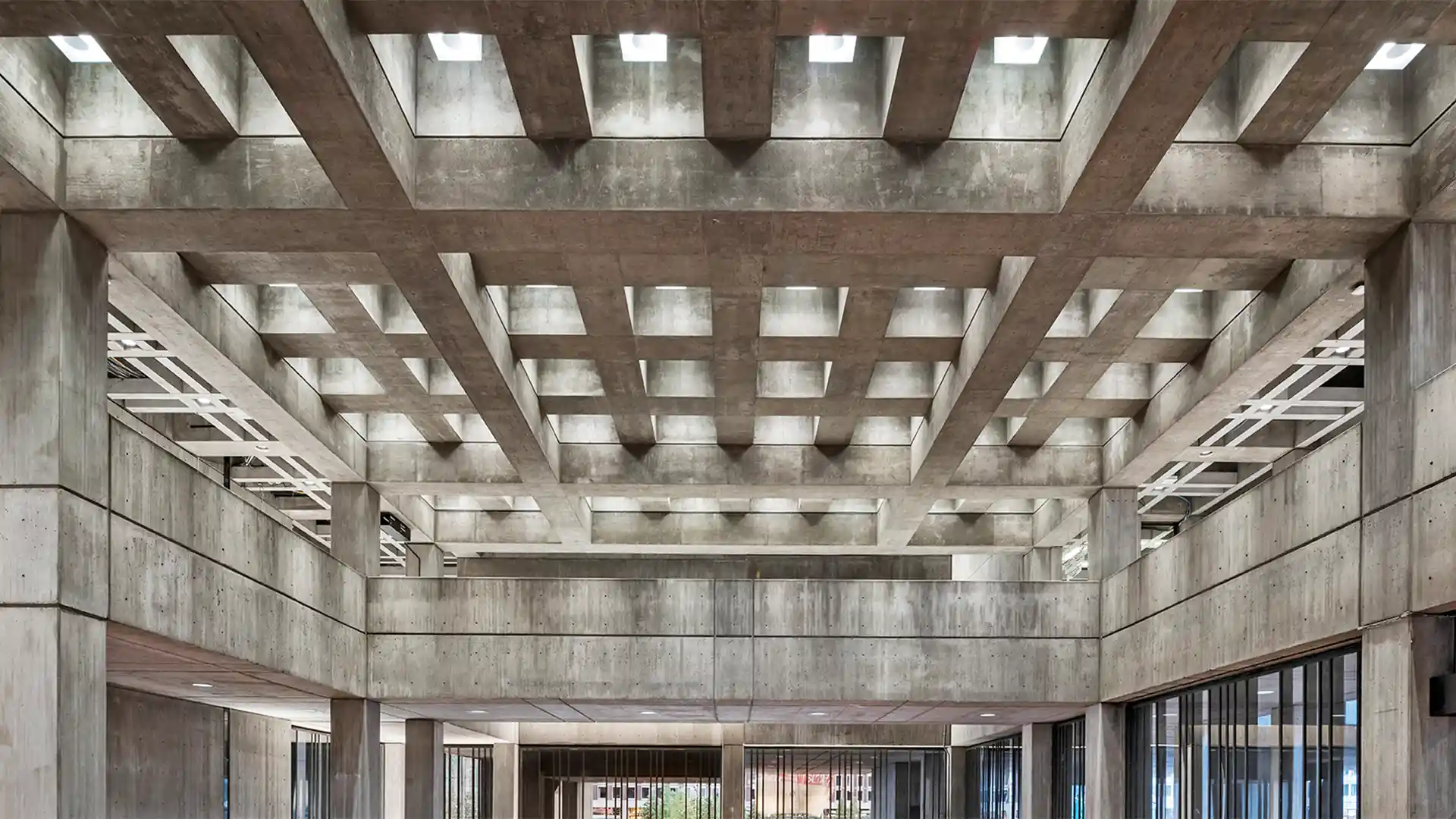 بتن اکسپوز در دکوراسیون داخلی- راهنما، مزایا،کاربرد،تکنیک‌