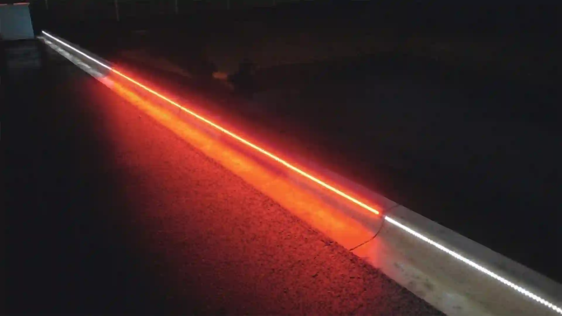 جدول بتنی با نورپردازی داخلی