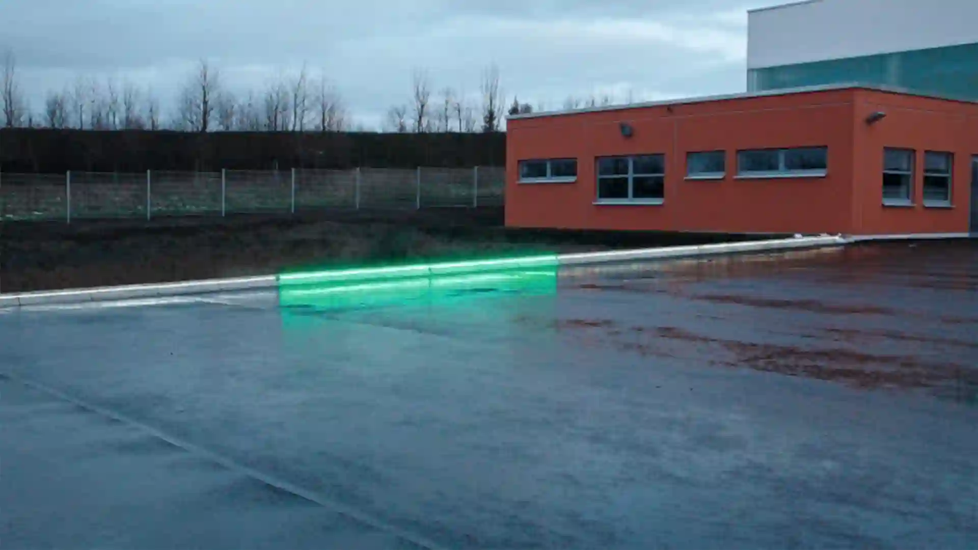 جدول بتنی با نورپردازی داخلی