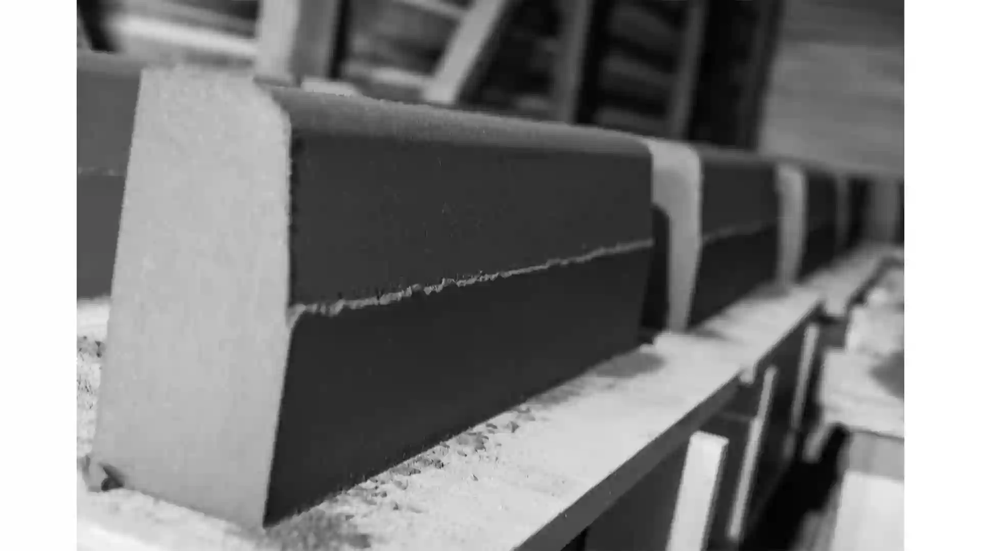 جدول بتنی با نورپردازی داخلی