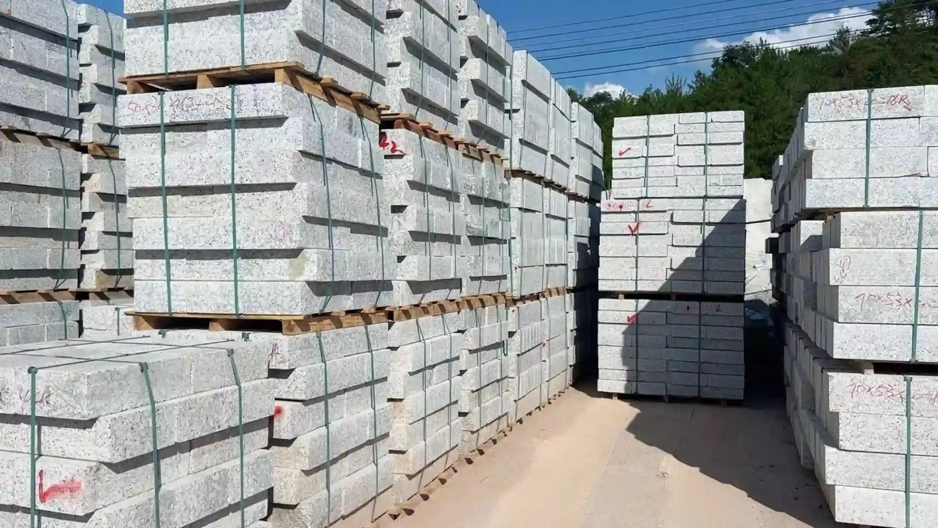 جدول بتنی با نورپردازی داخلی