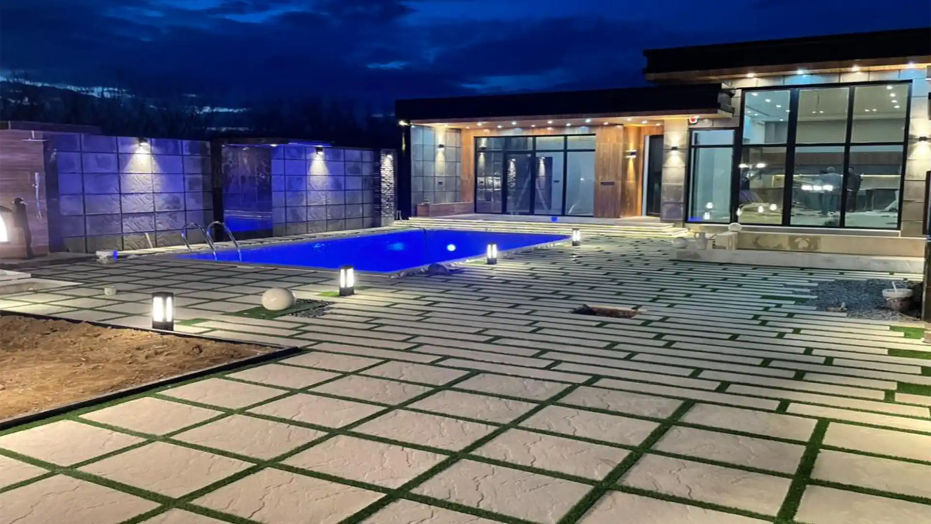 موزاییک پلیمری در پیاده‌‌رو