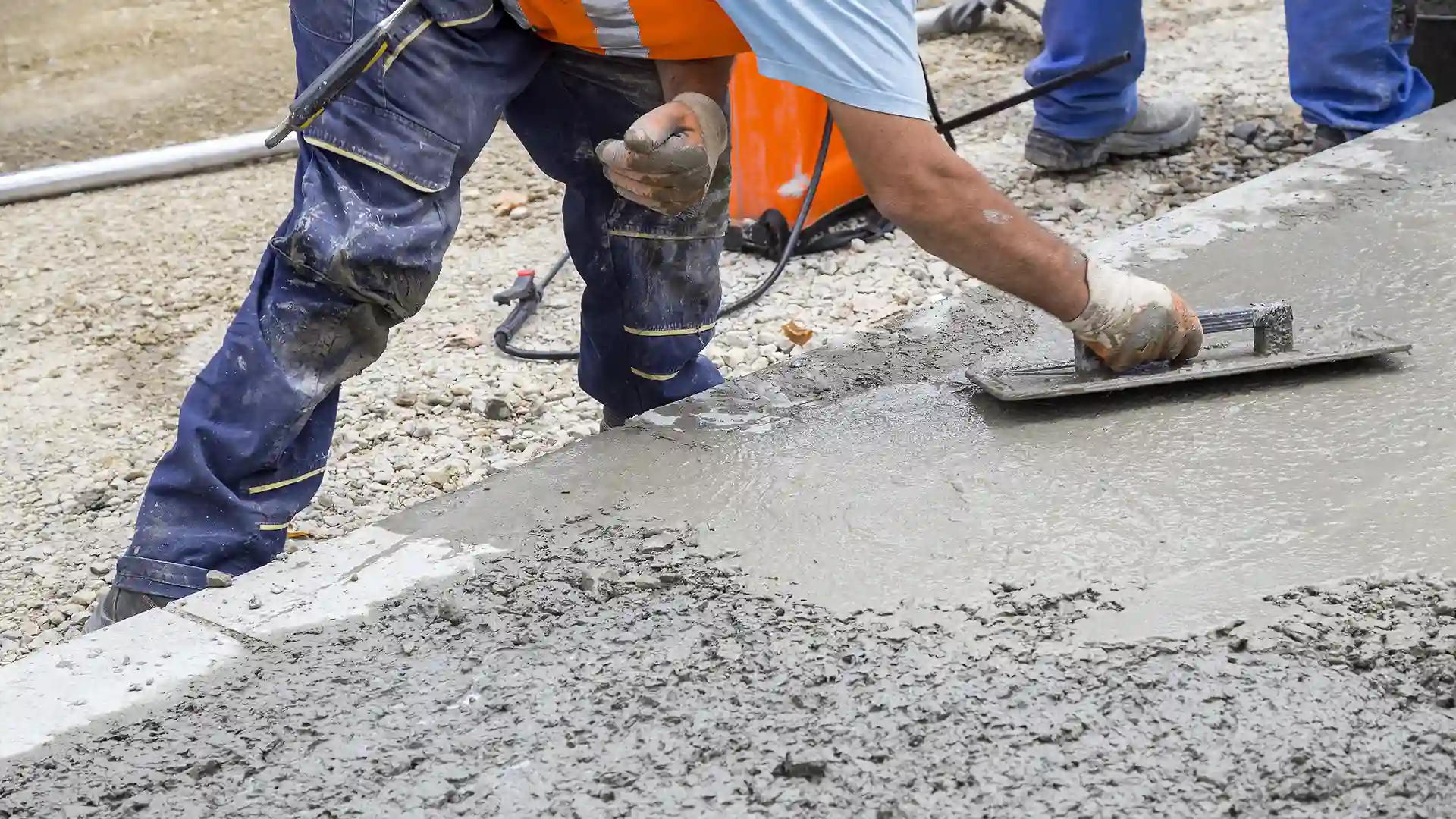 هزینه اجرای بتن اکسپوز: تحلیل اقتصادی، عوامل مؤثر📉