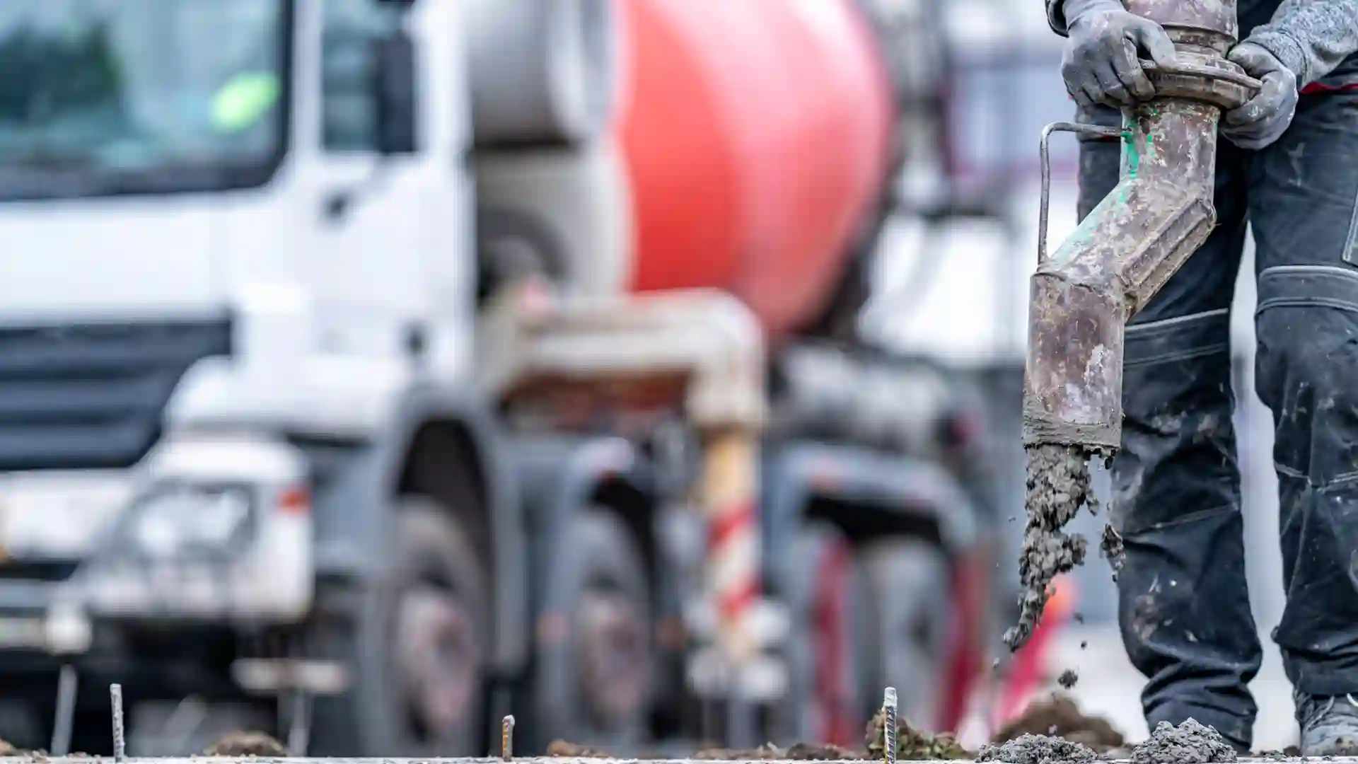 هزینه اجرای بتن اکسپوز: تحلیل اقتصادی، عوامل مؤثر📉